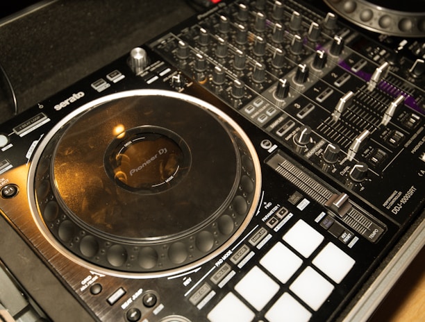 DJ audio mixer